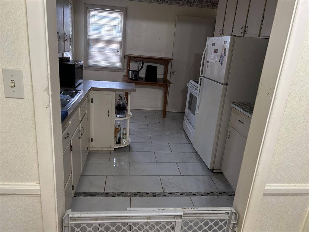 Looking for Roommate