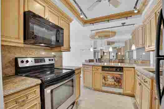 ROOMMATE NEEDED Boca on OCEAN BLVD