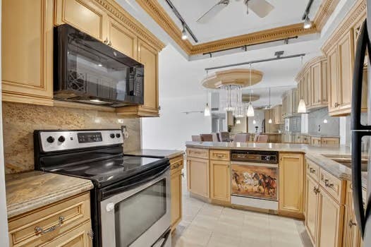 ROOMMATE NEEDED Boca on OCEAN BLVD