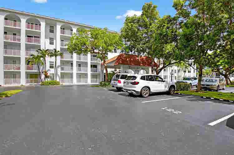ROOMMATE NEEDED Boca on OCEAN BLVD