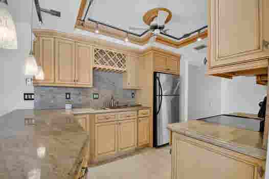 ROOMMATE NEEDED Boca on OCEAN BLVD