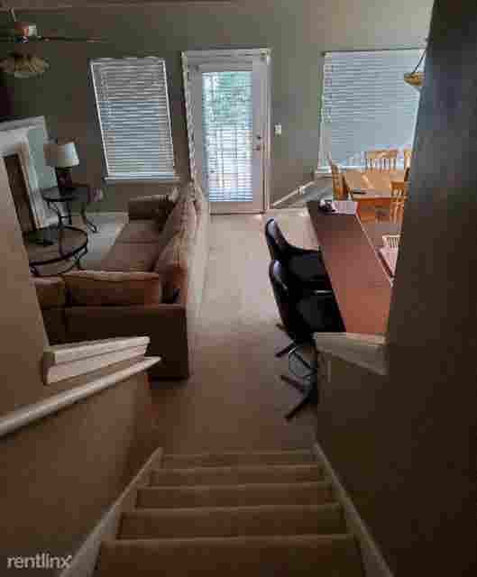 PROFESSIONAL ROOMMATE WANTED