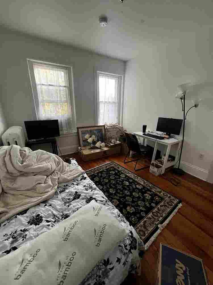 Private 3rd floor studio, Garage