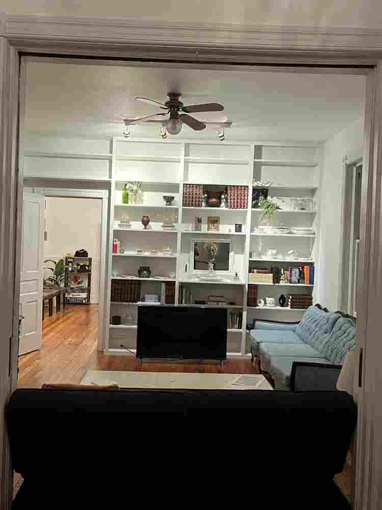 Private 3rd floor studio, Garage