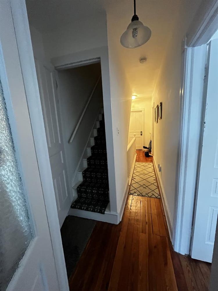 Private 3rd floor studio, Garage