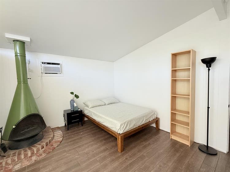 Room available for rent