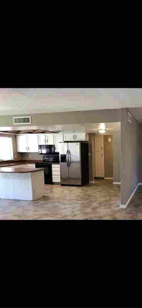 Spacious Chandler Room