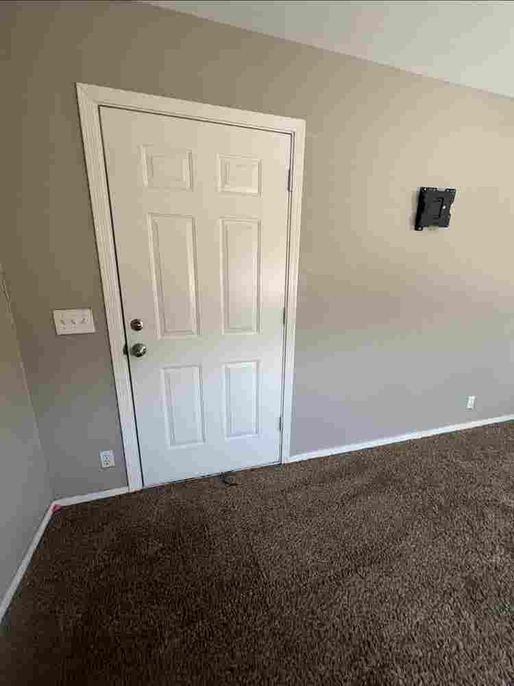 Spacious Chandler Room