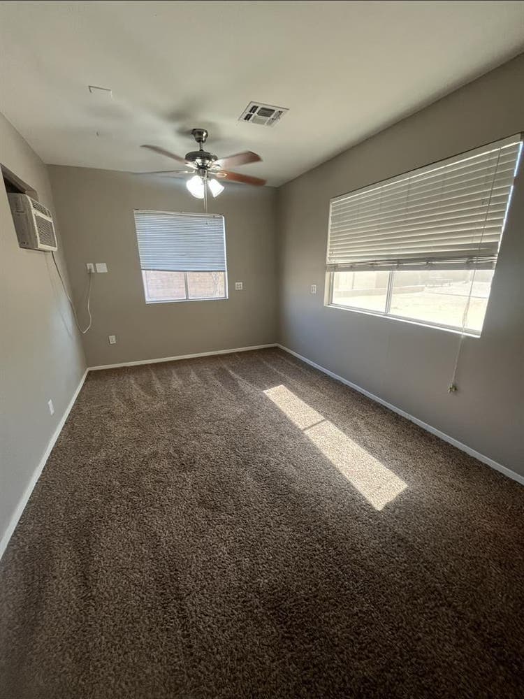 Spacious Chandler Room