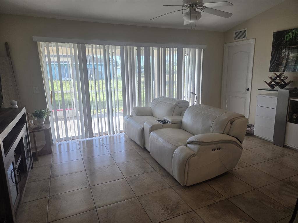 Looking for a roommate