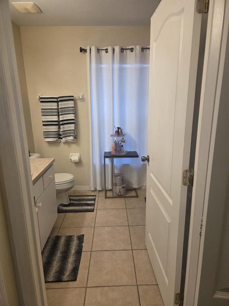 Looking for a roommate