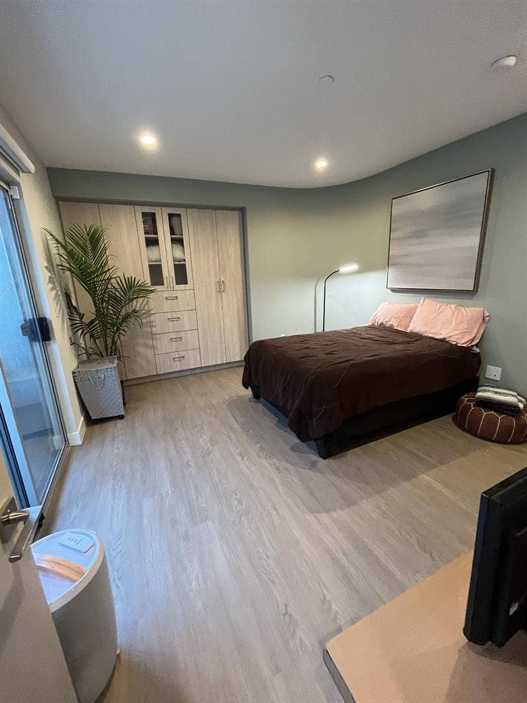 Beautiful West LA Priv Room + Bath
