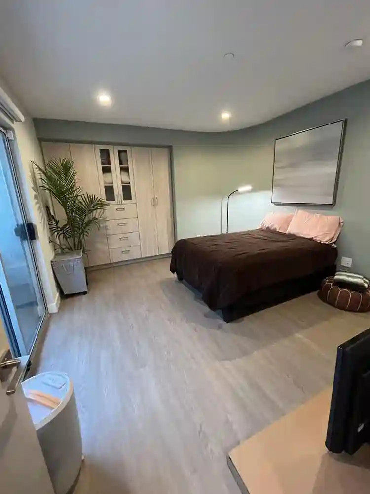 Beautiful West LA Priv Room + Bath