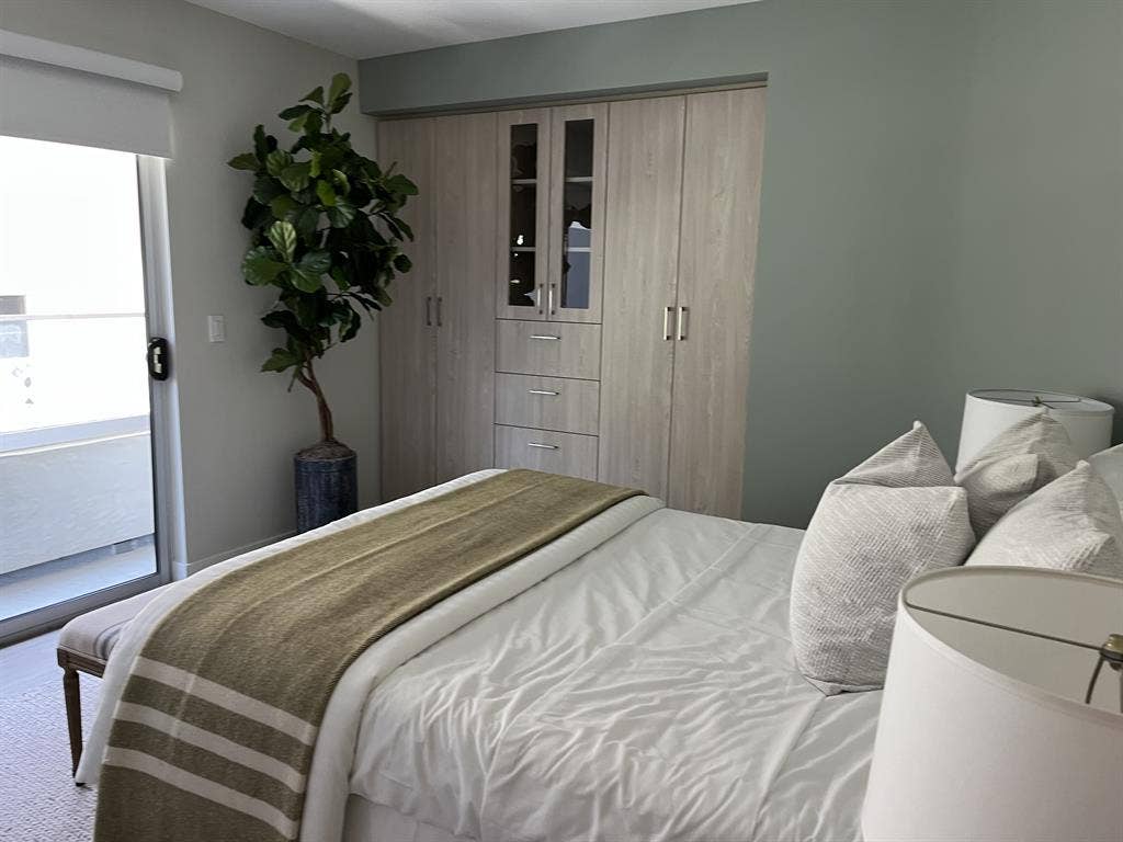 Beautiful West LA Priv Room + Bath