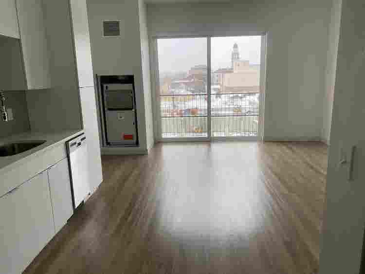 Studio Available Lease Takeover