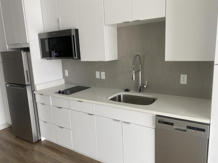 Studio Available Lease Takeover