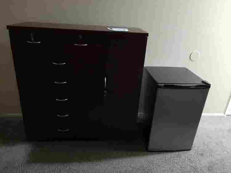 Large master br with attached bat a