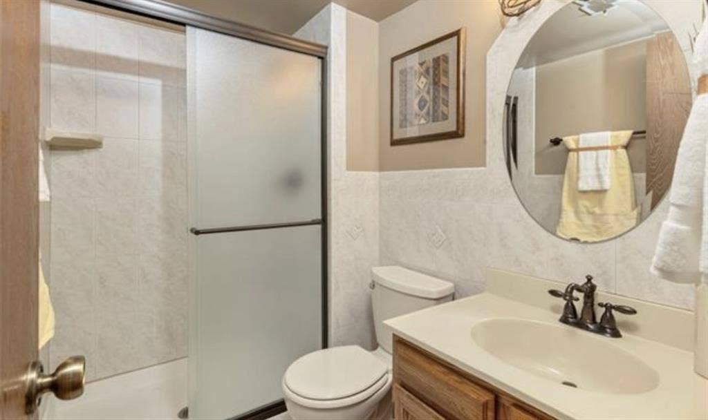 Basement w/ shared bathroomm