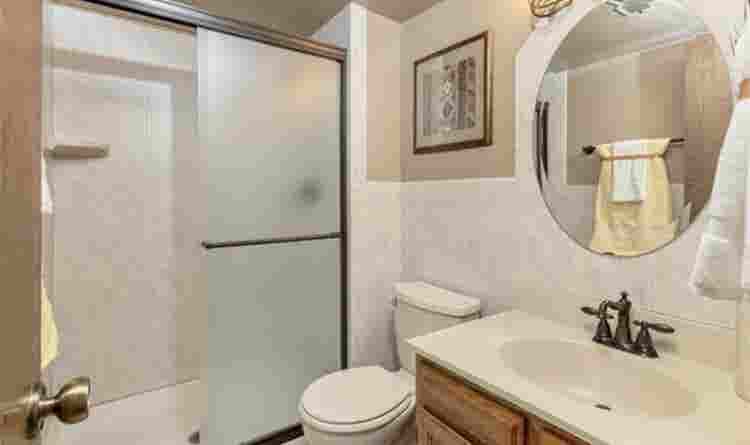 Basement w/ shared bathroomm