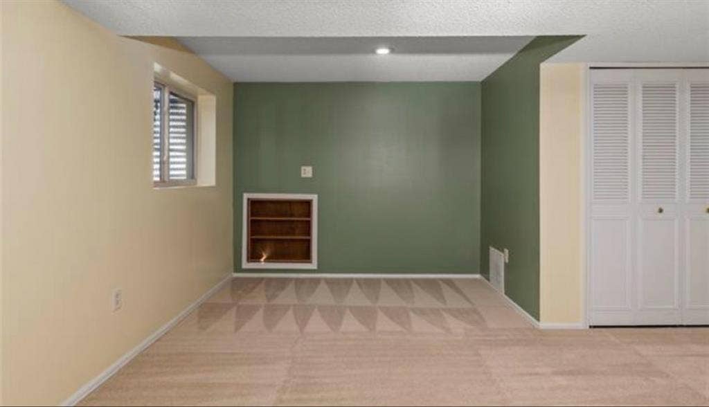 Basement w/ shared bathroomm