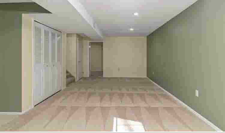 Basement w/ shared bathroomm