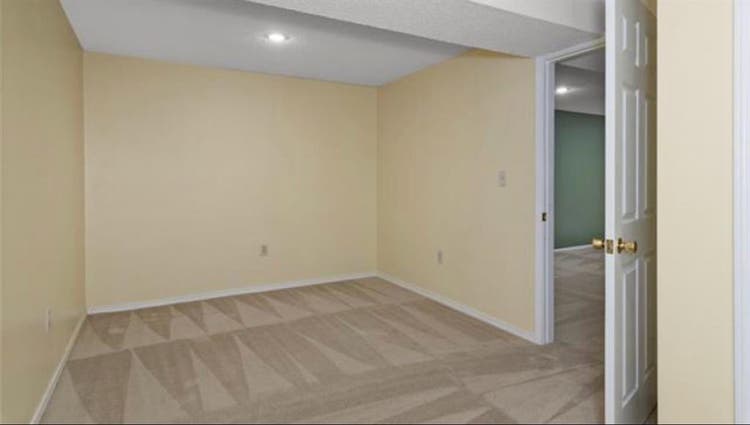 Basement w/ shared bathroomm