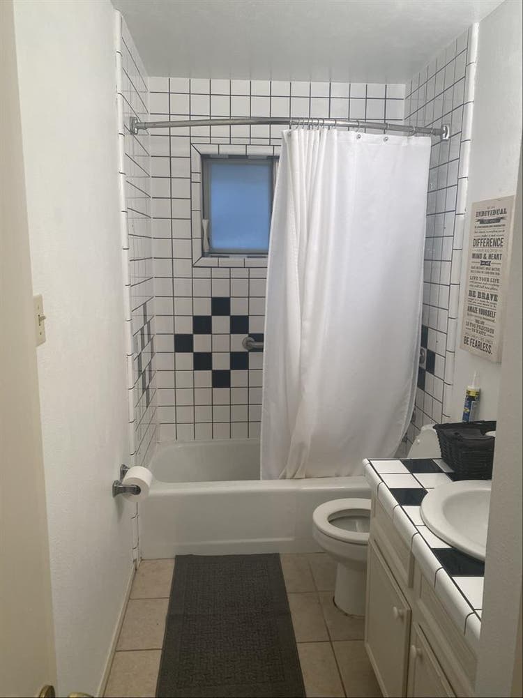Bedroom Available in Deer Parkk