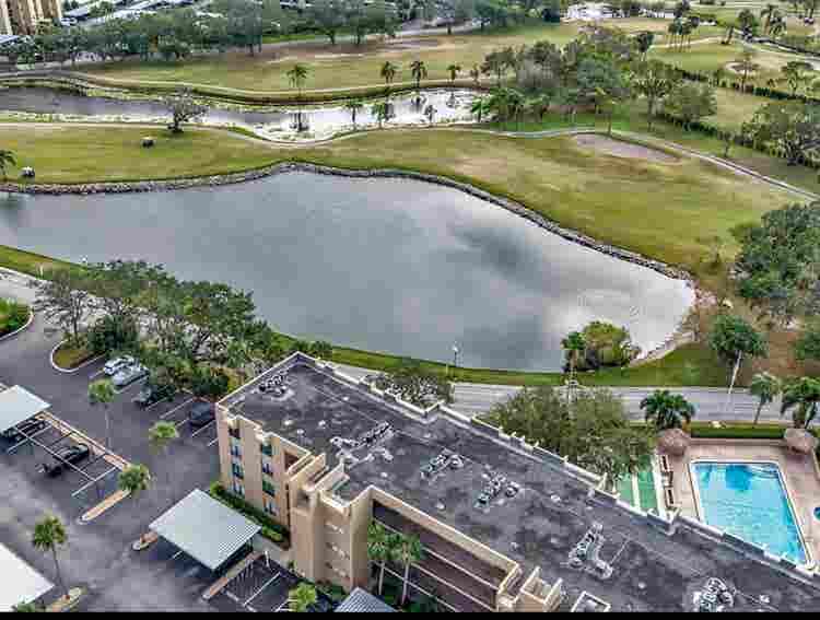 Waterfront golf community