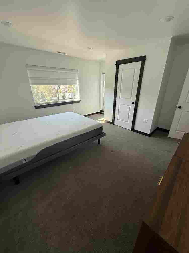 Private room and bathroom for rent