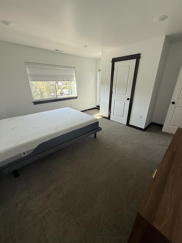 Private room and bathroom for rent