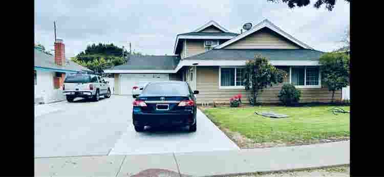 Nice room in a great home in Tustin