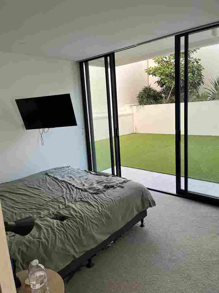 bathroom, 3 week sublet 8OO a week