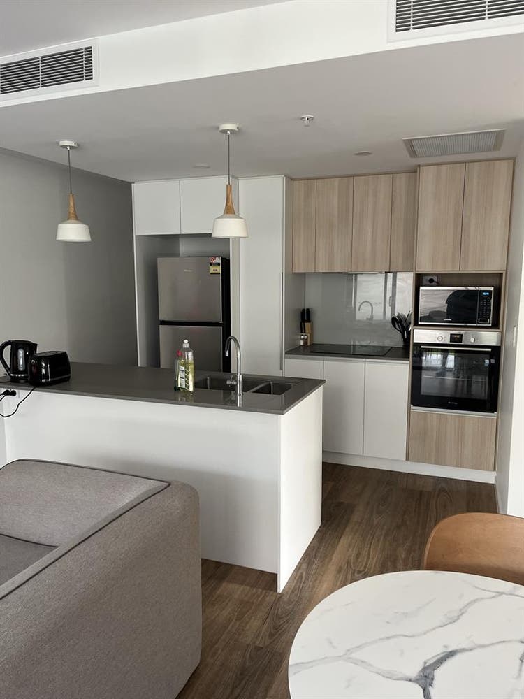 bathroom, 3 week sublet 8OO a week