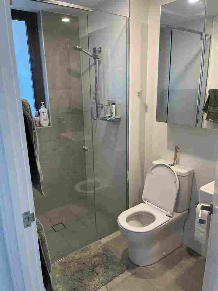 bathroom, 3 week sublet 8OO a week