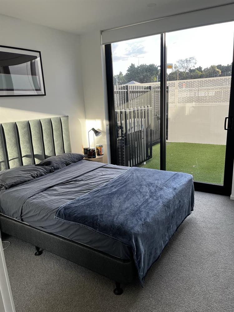 bathroom, 3 week sublet 8OO a week