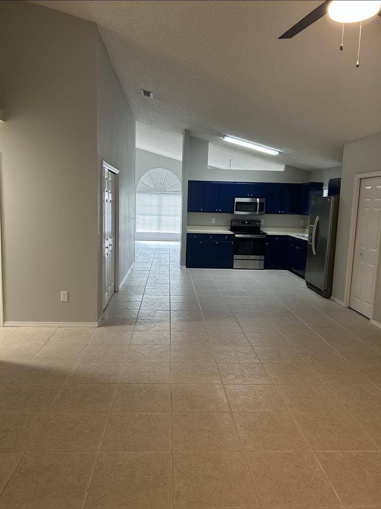 3 rooms available