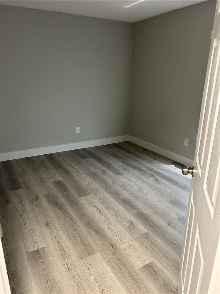 3 rooms available