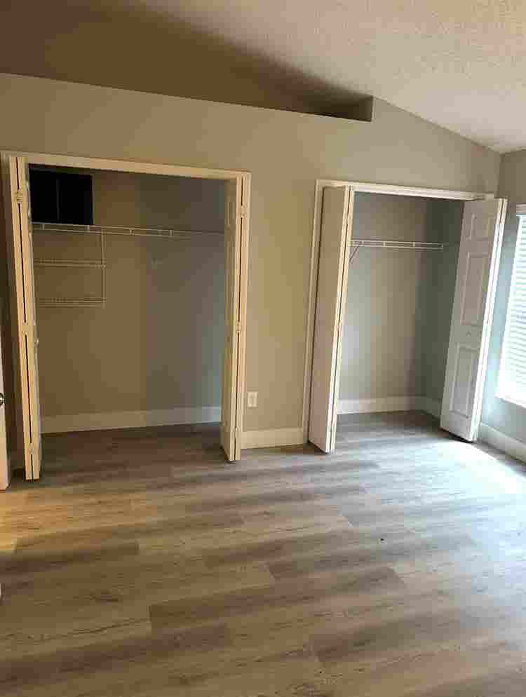 3 rooms available