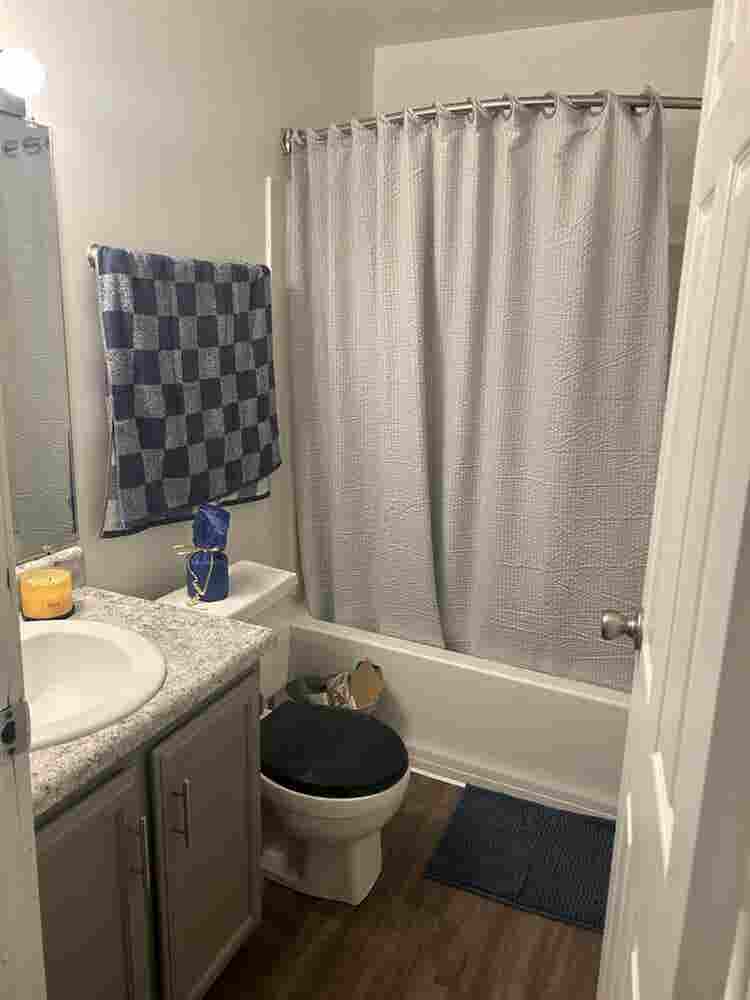 Looking for Roommate!!