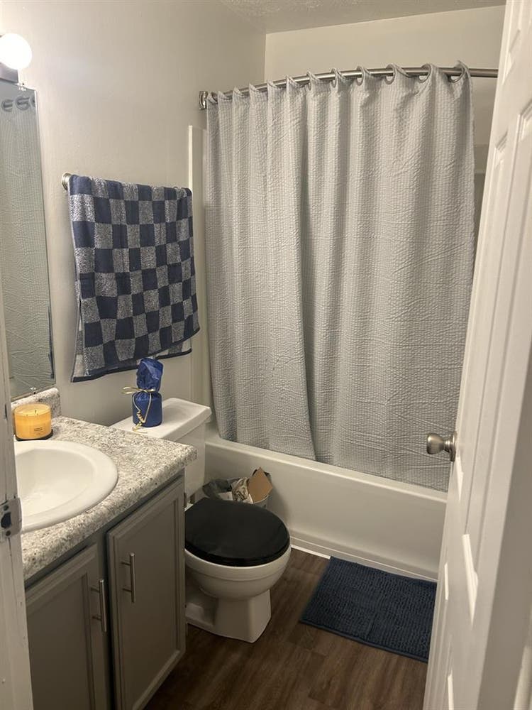 Looking for Roommate!!