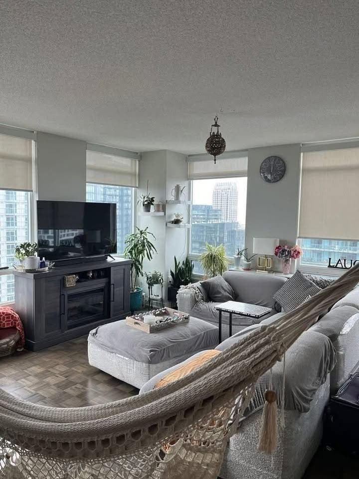 Downtown Toronto - Fully Furnished