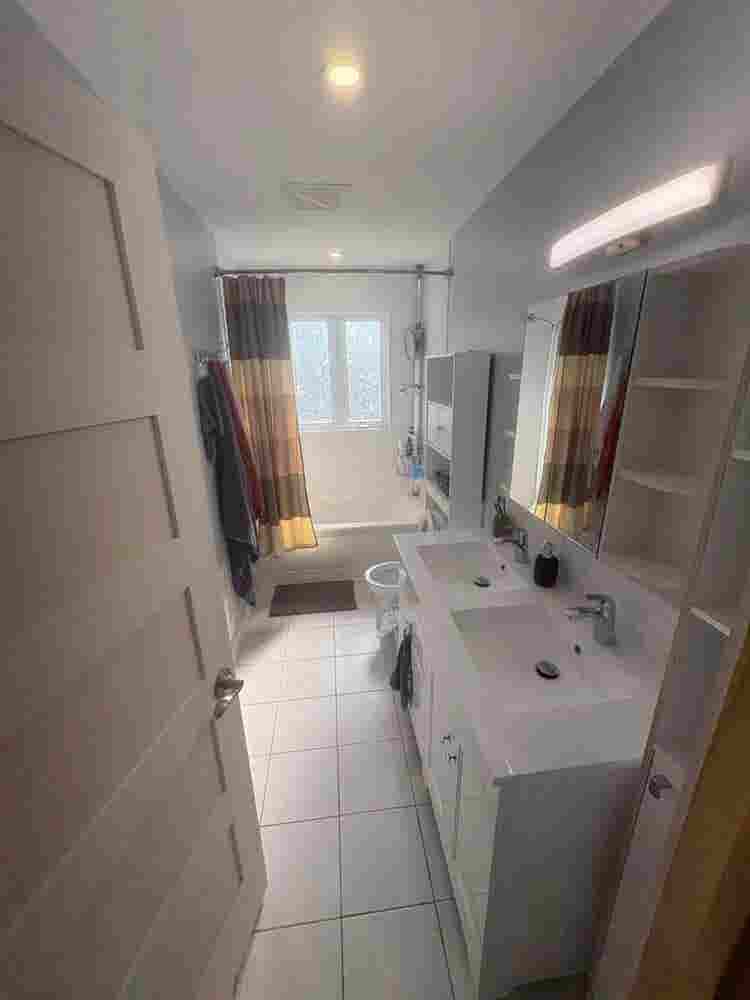 Chambre à louer dans une maison