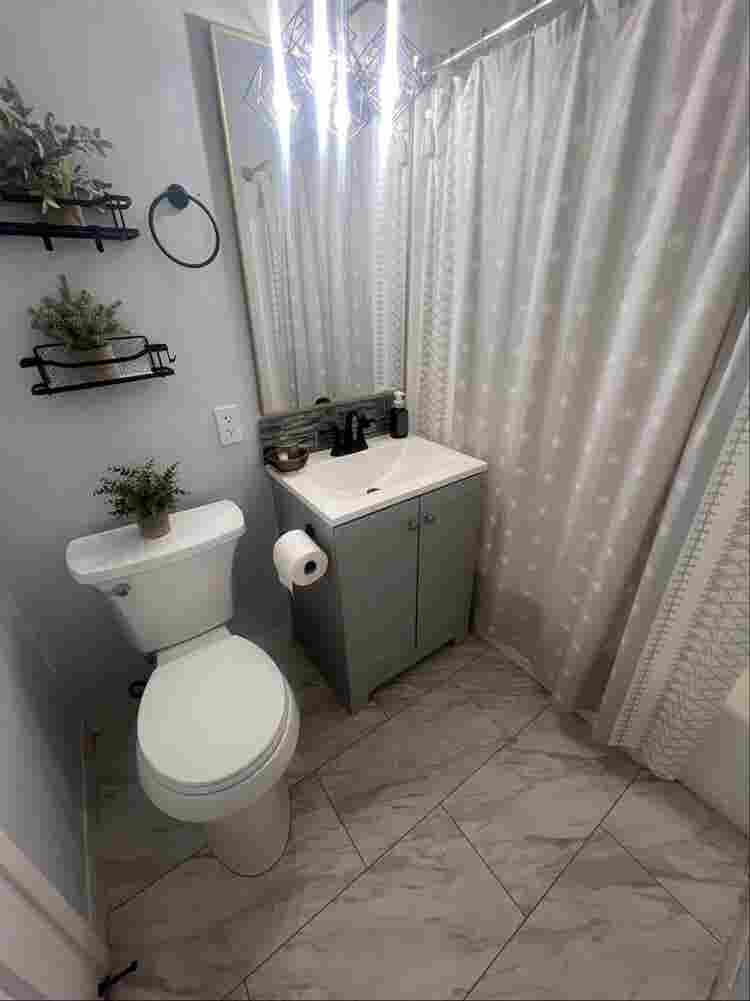 Large Room in Cozy Lakewood