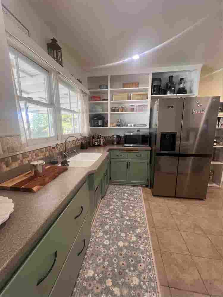 Large Room in Cozy Lakewood