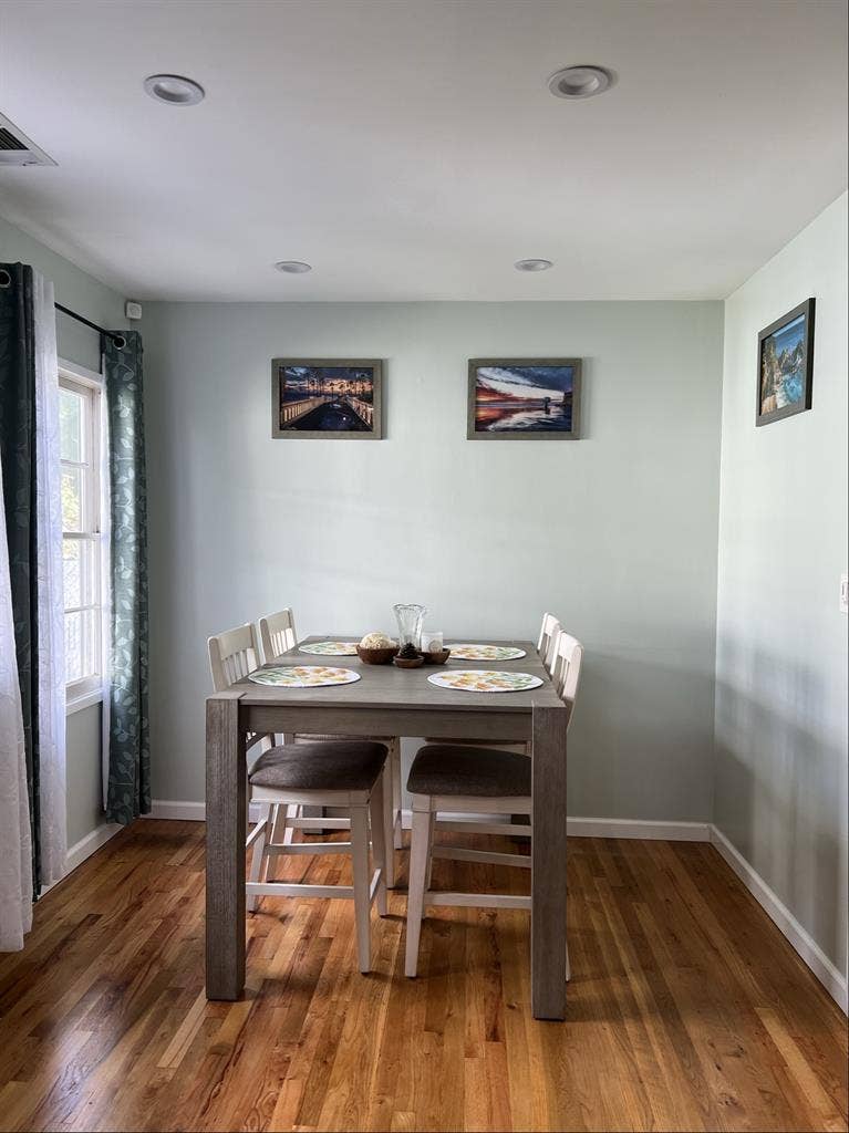 Large Room in Cozy Lakewood