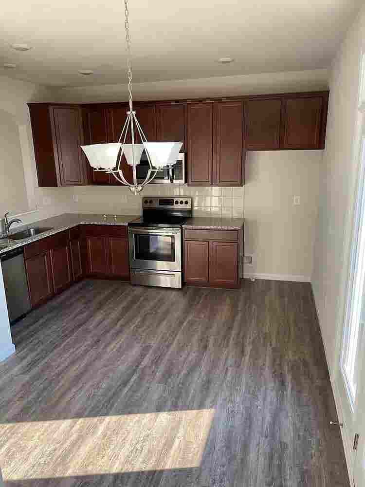 3 BR in Belmont