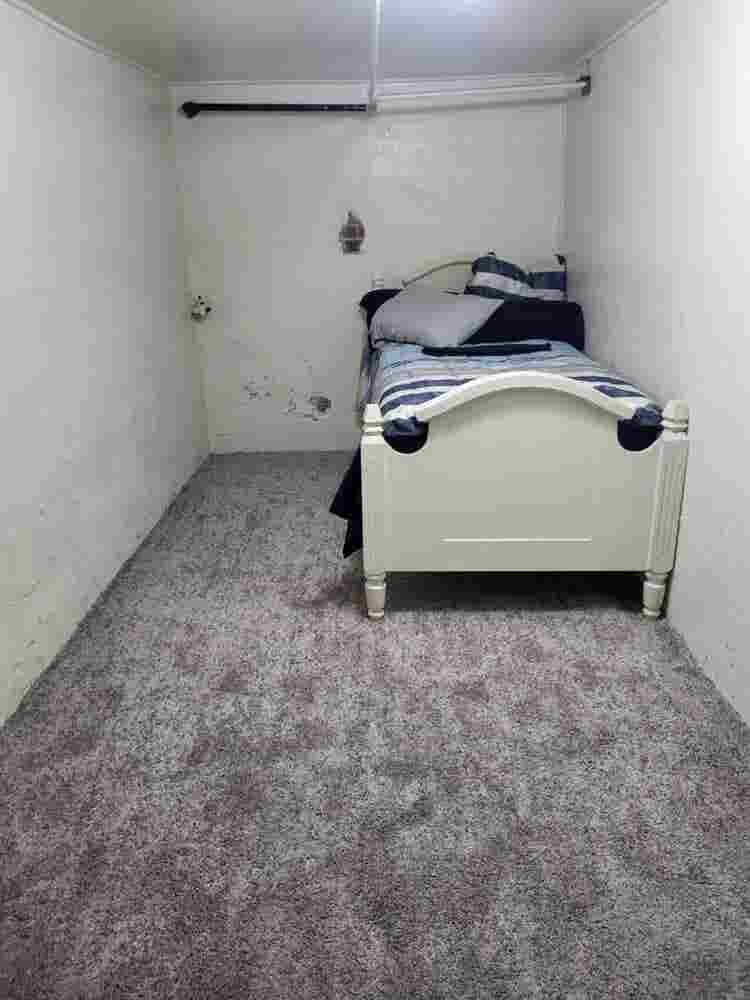 Room Near 6th and Sheridan