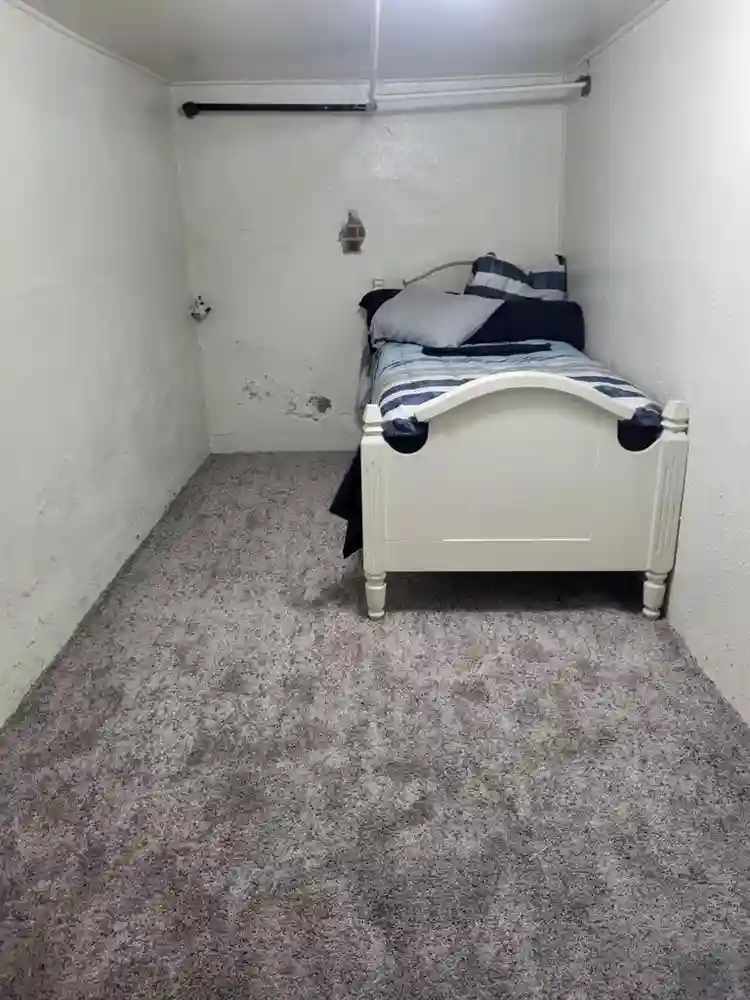 Room Near 6th and Sheridan