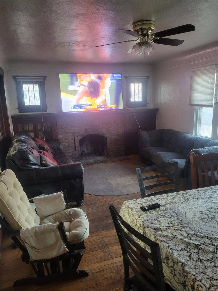 Room Near 6th and Sheridan