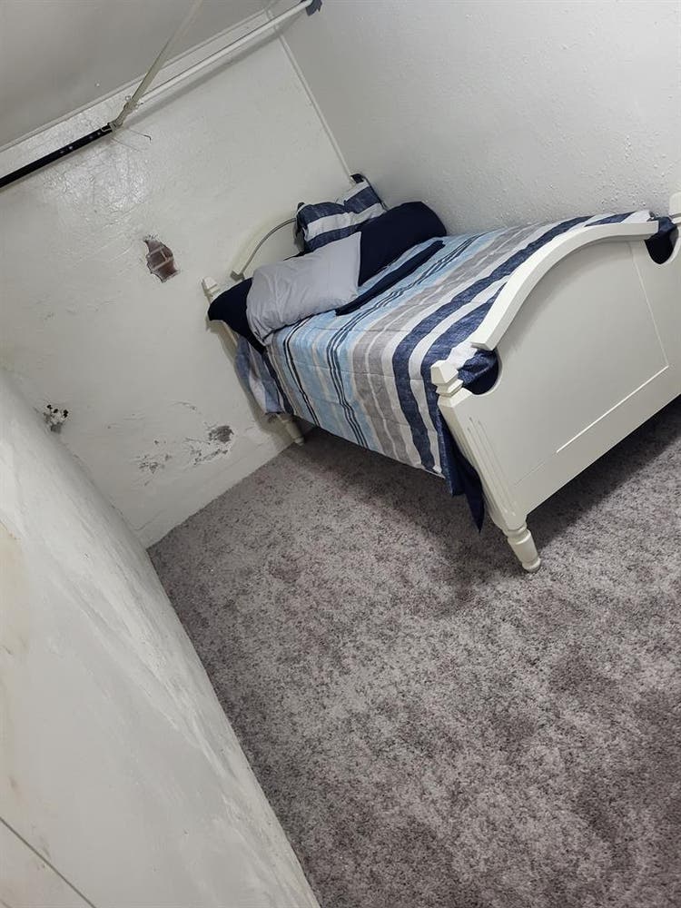 Room Near 6th and Sheridan